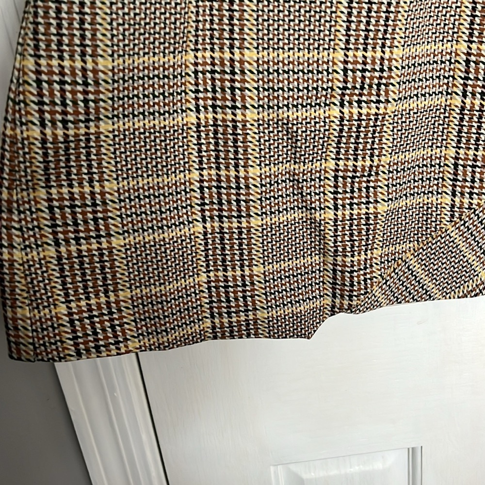 Cabi neutral plaid checkered size Medium Skirt - Picture 3 of 7